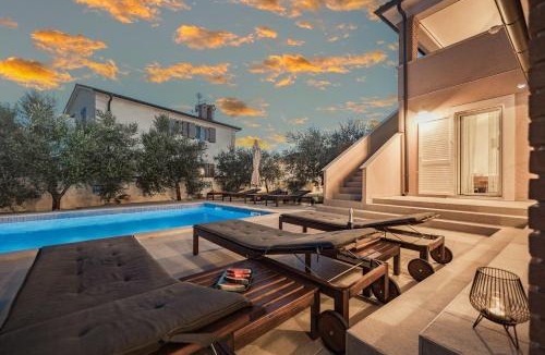 Peruski Villa | Villa Javor near Pula only 1 km from the beach with sea view and heated pool