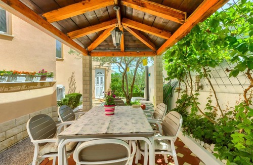 Slatine Apartment | VILLA JELA