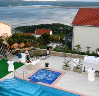 Klanfari Villa | Villa Kalmar - Heated pool and spectacular sea view