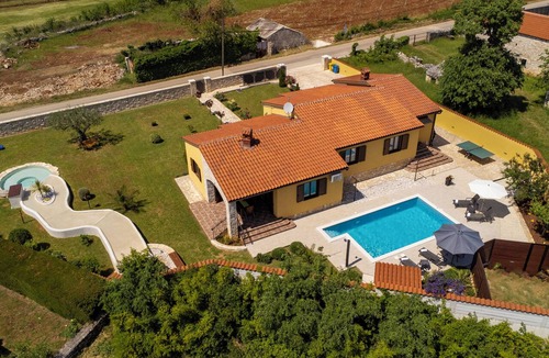 Galizana Villa | Villa Karin - Villa with private pool and spacious garden in Galižana, Istra