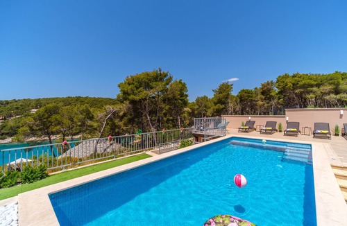 Cove Osibova (Milna) House | Villa Karmelota with 4 bedrooms and heated pool