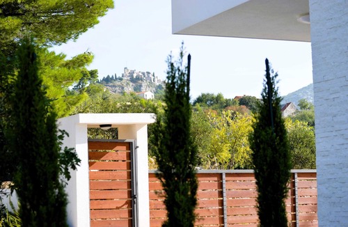 Klis Villa | Villa Katrin - complete privacy, BBQ, pool and panoramic sea view