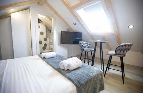 Split House | Villa Katy