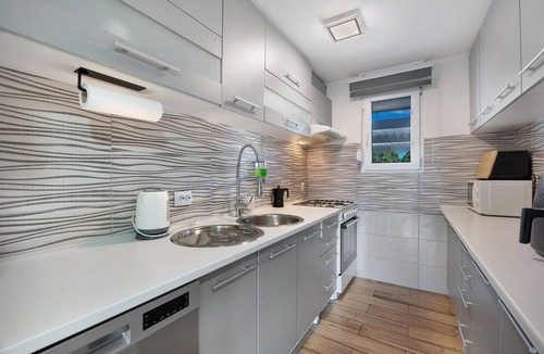 Medulin Villa | Villa 'Kuća Za Odmor Marinella' with Sea View, Wi-Fi and Air Conditioning