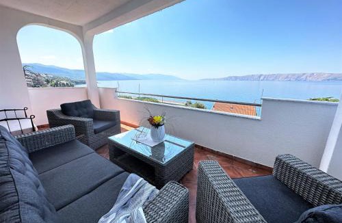 Novi Vinodolski Apartment | Villa Laurus
