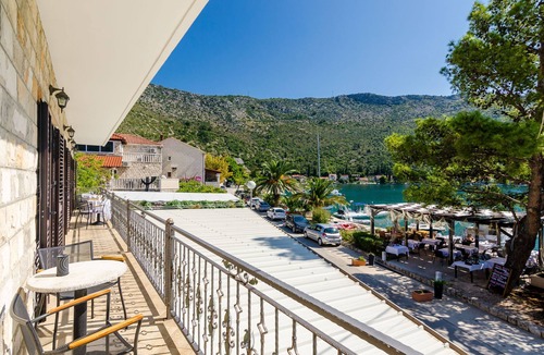 Zaton Apartment | Villa Leona V2 10 m from the sea