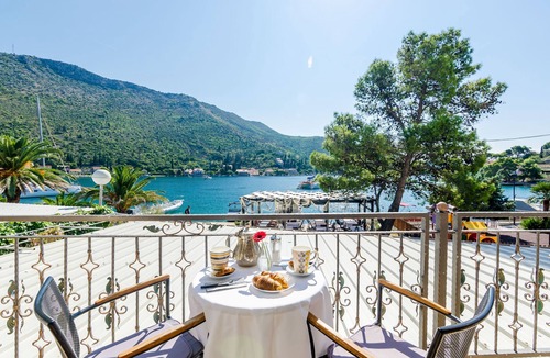 Zaton Apartment | Villa Leona V2 10 m from the sea