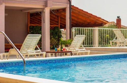Ruskamen Bed & Breakfast | Villa Ljetni San