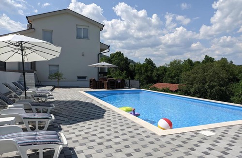 Trn Villa | Villa Longina