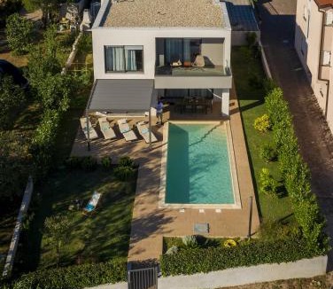 Turanj Villa | Villa Lu-Ma Beachfront with Heated Pool