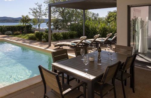 Turanj Villa | Villa Lu-Ma Beachfront with Heated Pool