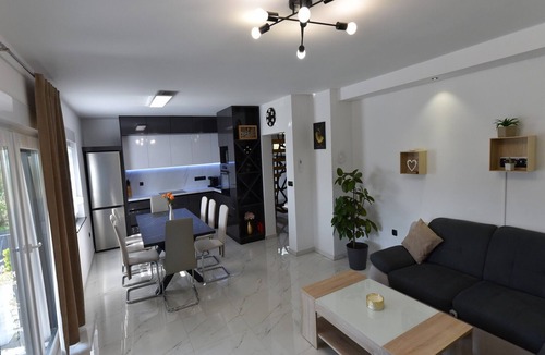 Ludbreg Villa | Villa Luana - Four bedroom Villa with Terrace and swimming pool