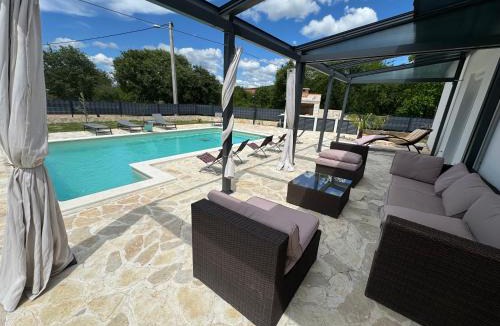 Ervenik Villa | Villa Luna