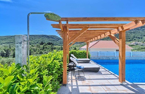 Pitve Villa | Villa Luxoria - for 10 guests with 4 bedrooms, a private pool and a spa