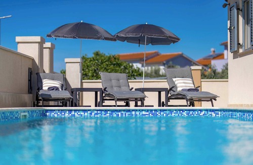 Peroj Villa | Villa Luxoria