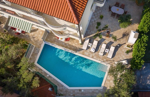Krvavica Apartment | Villa Matija **** SWIMMING POOL HEATED, NEAR THE BEACH, WiFi, PARKING