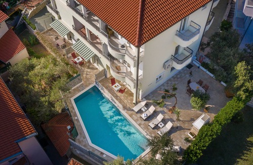 Krvavica Apartment | Villa Matija **** SWIMMING POOL HEATED, NEAR THE BEACH, WiFi, PARKING