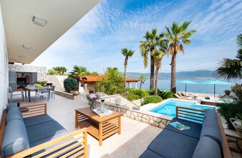 Slatine Villa | Villa Mirjana - exclusive beachfront 6 bedroom villa with pool