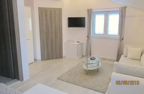 Kobas House | Villa Mirosa - Double Room with Forest View