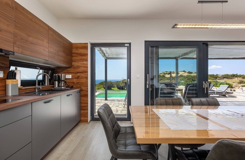Stara Baska Apartment | Villa mit Salzwasser Pool und Meeresblick, Strandnah