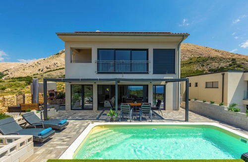 Stara Baska Apartment | Villa mit Salzwasser Pool und Meeresblick, Strandnah