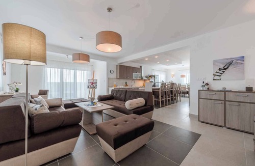 Debeljak Villa | Villa modern furnished with pool