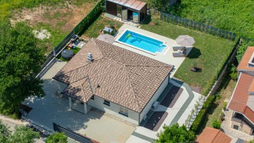 Nedescina Villa | Villa Moni, family house near Labin with pool, sauna and jacuzzi