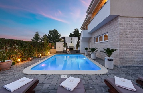 Pridraga Villa | Villa next to the sea, private heated pool,ensuite bathroom