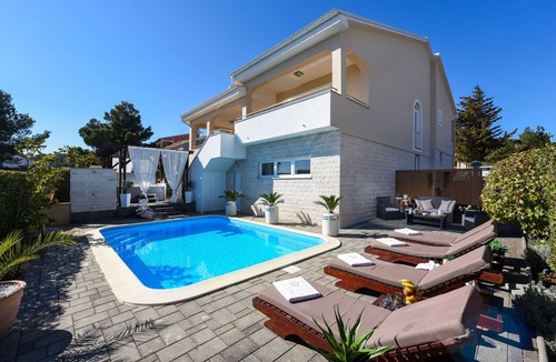 Pridraga Villa | Villa next to the sea, private heated pool,ensuite bathroom