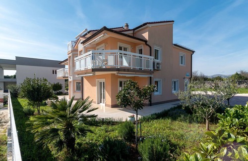 Okrug Gornji Apartment | Villa Nikaroni by Interhome