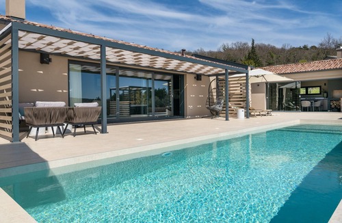 Hum Villa | Villa Noeli with Swimming Pool
