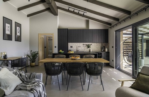 Hum Villa | Villa Noeli with Swimming Pool