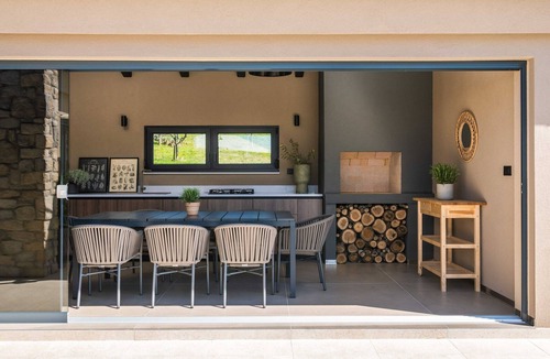 Hum Villa | Villa Noeli with Swimming Pool