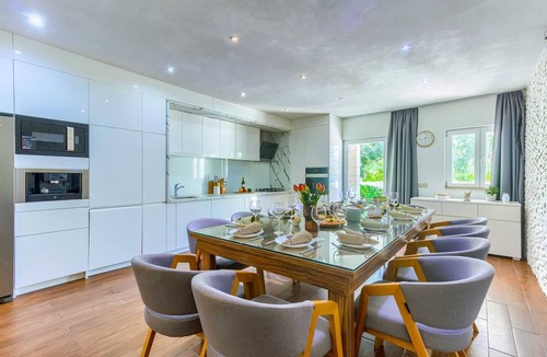 Podimoc Villa | Villa Oasis, 5 bedrooms, heated Pool, Jacuzzi, BeachFront