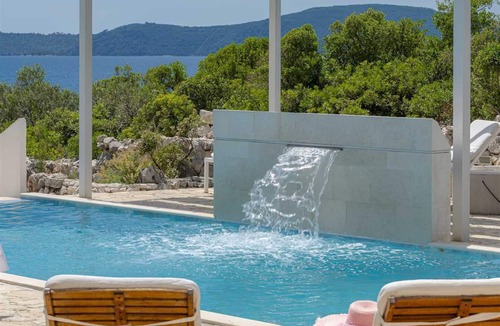 Podimoc Villa | Villa Oasis, 5 bedrooms, heated Pool, Jacuzzi, BeachFront