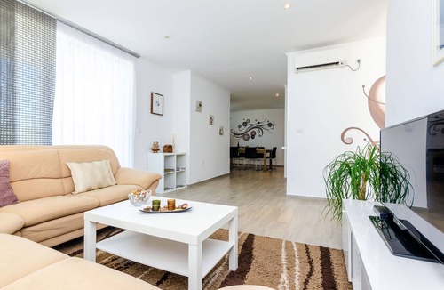Popovici Villa | Villa Oasis Cypress - Three Bedroom Villa with Terrace and Swimming Pool