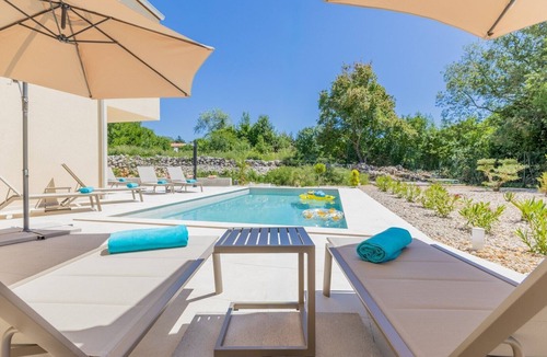 Kras Villa | Villa Olive Court Kras
