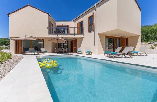 Kras Villa | Villa Olive Court Kras