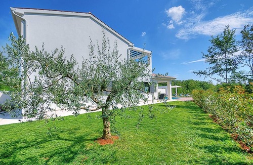 Visnjan Villa | Villa Onyx for 12 people near Poreč with 65 m2 private pool and jacuzzi