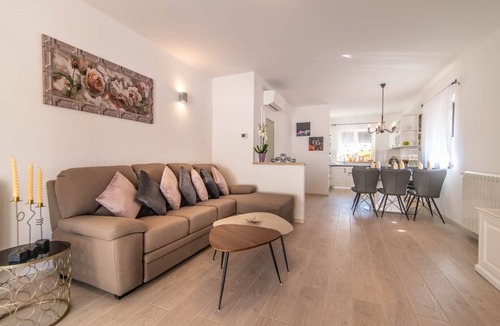 Vrvari Villa | Villa Orchidee for Family