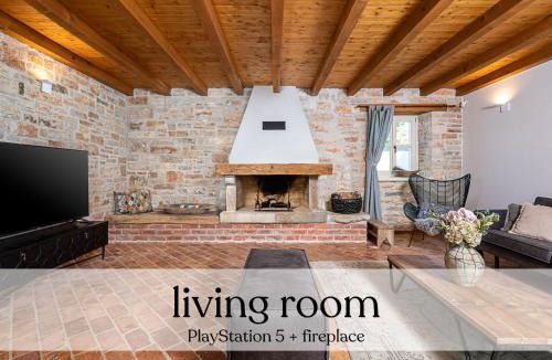 Rapavel Villa | Villa Paolina - Hot Tub, Breakfast & Large Garden