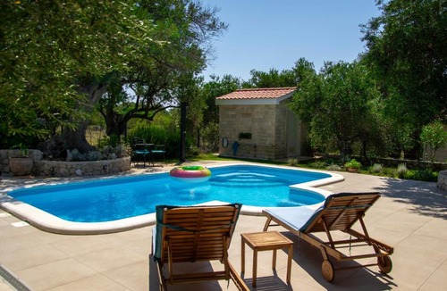 Jakisnica Villa | Villa Paula Jakišnica with heated pool