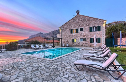 Dubravka Villa | Villa Pave Hilltop - six bedroom, pool, jacuzzi, for up to 16