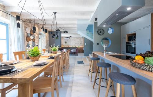 Brecevici Villa | Villa Pi with Heated Pool