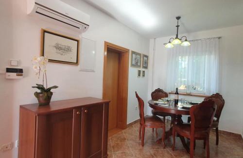 Njivice Apartment | Villa Red Rose