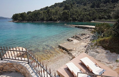 Hvar Villa | Villa Regalo on Hvar, beach front