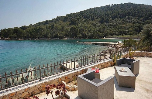 Hvar Villa | Villa Regalo on Hvar, beach front