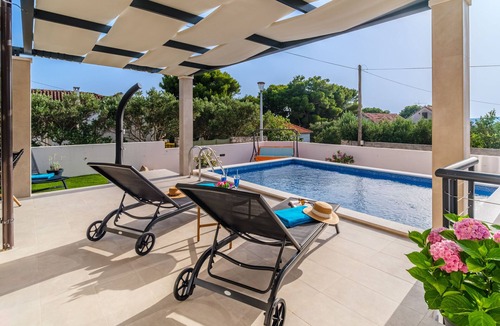 Cove Makarac (Milna) House | Villa Renesansa by Interhome