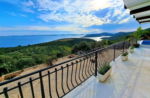 Tkon House | Villa Robinson is romantic stone house with pool and fantastic view.