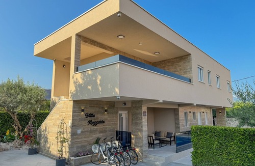 Kastel Stafilic Villa | Villa Rozzaria - 5 min from the beach/w hottub and heated pool